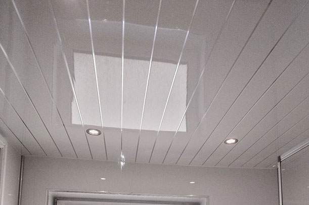 7 مزیت پانل های سقفی PVC برای حمام و سرویس بهداشتی