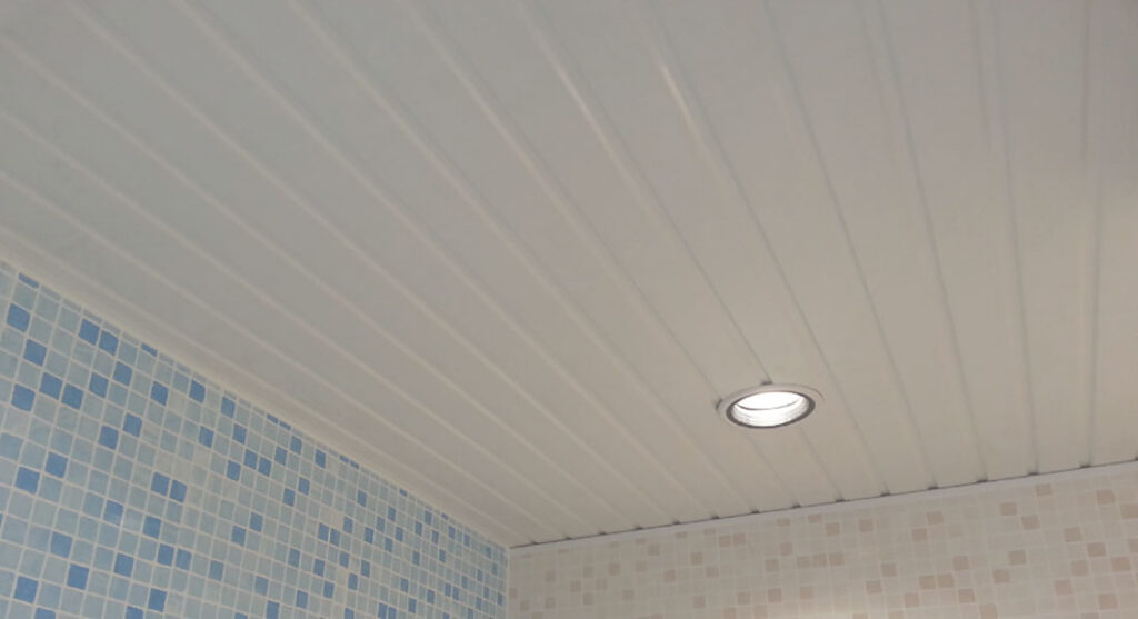 7 مزیت پانل های سقفی PVC برای حمام و سرویس بهداشتی
